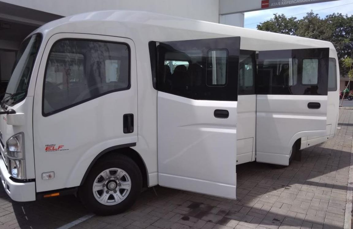 executive elf 61d3c1c366201c1fcc8200f4_pintu-microbus-elf