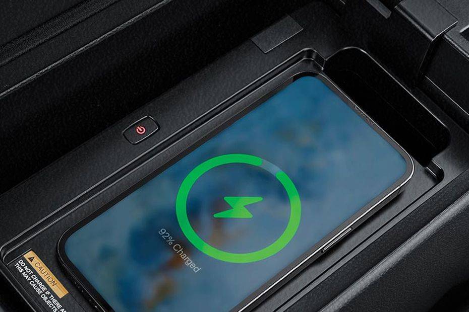 toyota-innova-zenix-hybrid-ev-power-accessories-outlet-view-761961